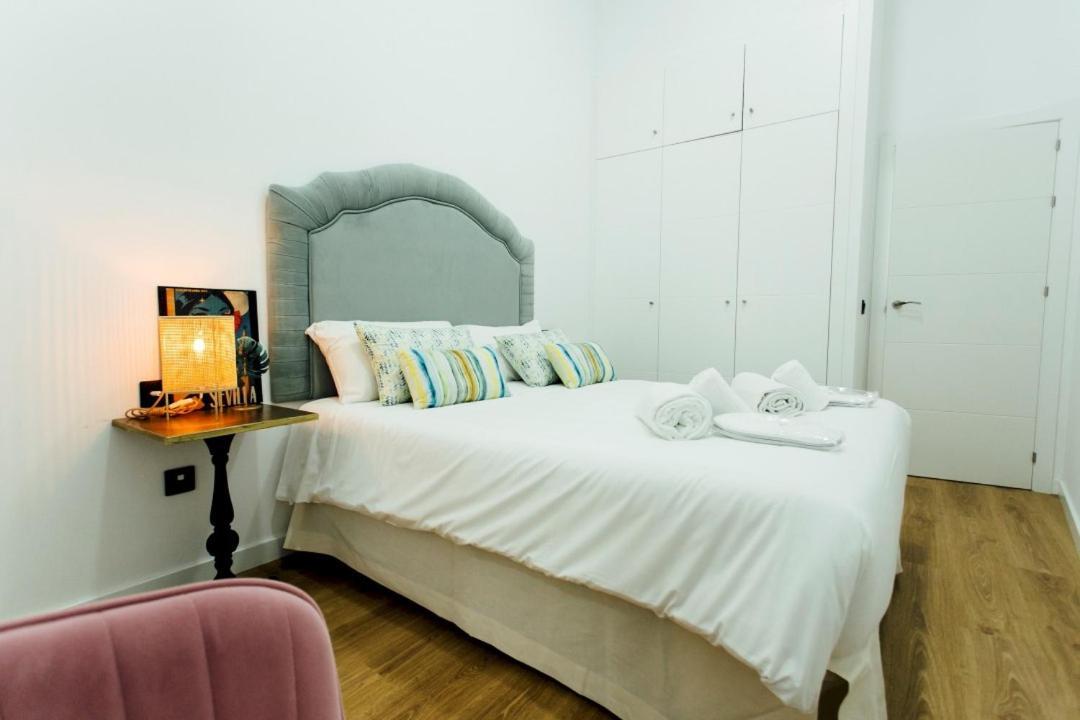 Modern With Seasonal Swimming Pool- 1Bd 1Bth- Goyeneta Apartman Sevilla Kültér fotó