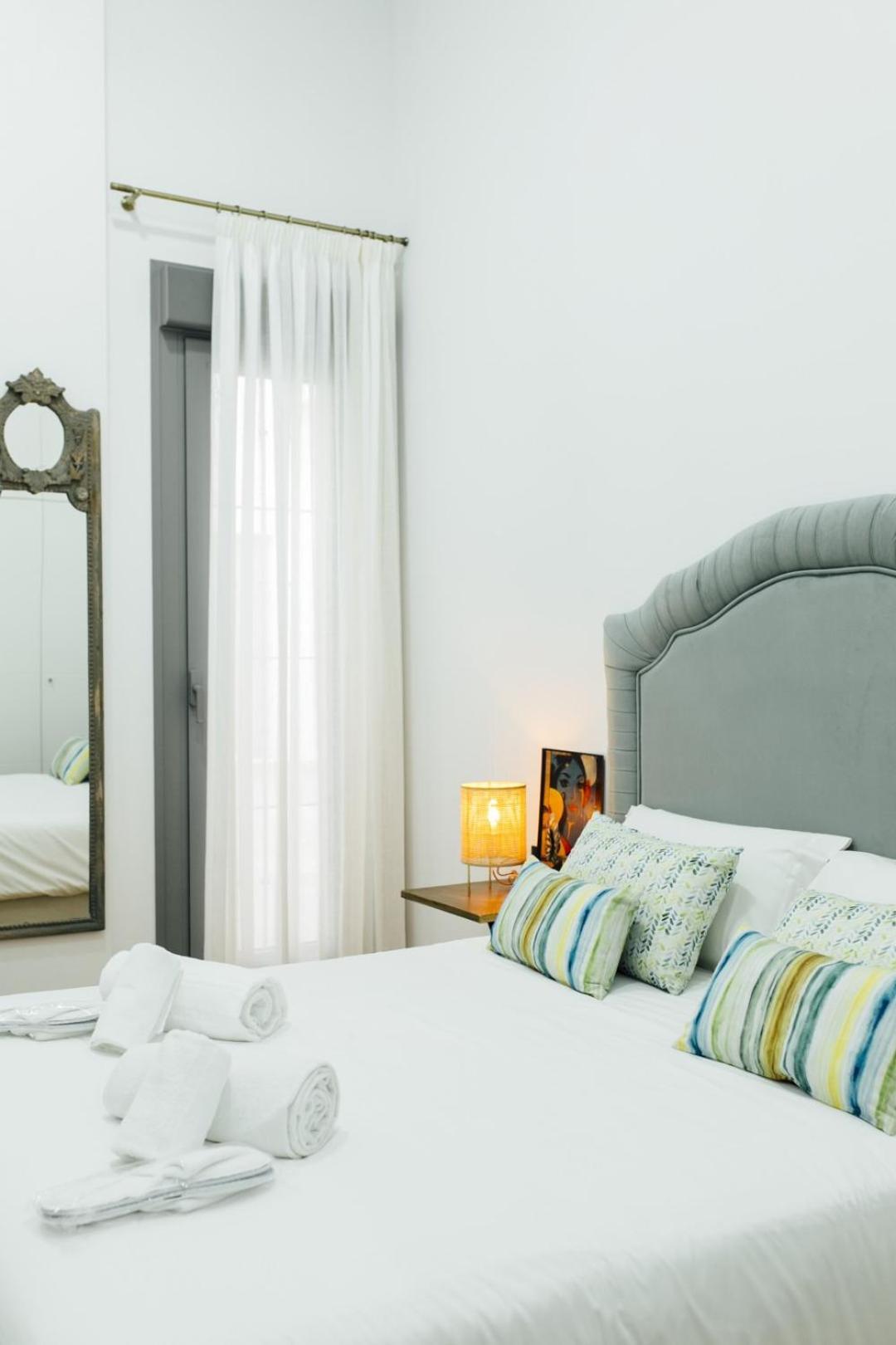 Modern With Seasonal Swimming Pool- 1Bd 1Bth- Goyeneta Apartman Sevilla Kültér fotó